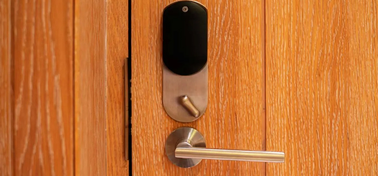 Automatic Locking Door Knob Salinas